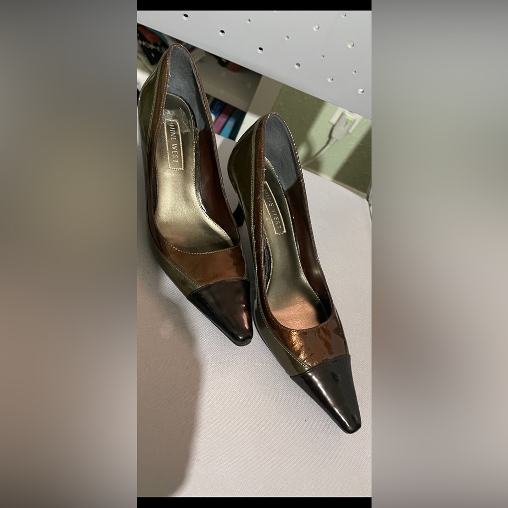 Patent leather shoes, in 3 colors dark brown.